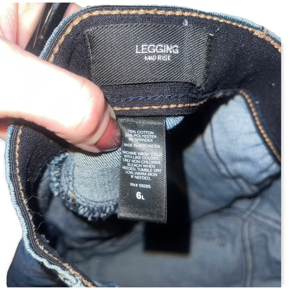 EXPRESS Distressed Pull On Mid Rise Jean Legging 6L - Picture 5 of 13